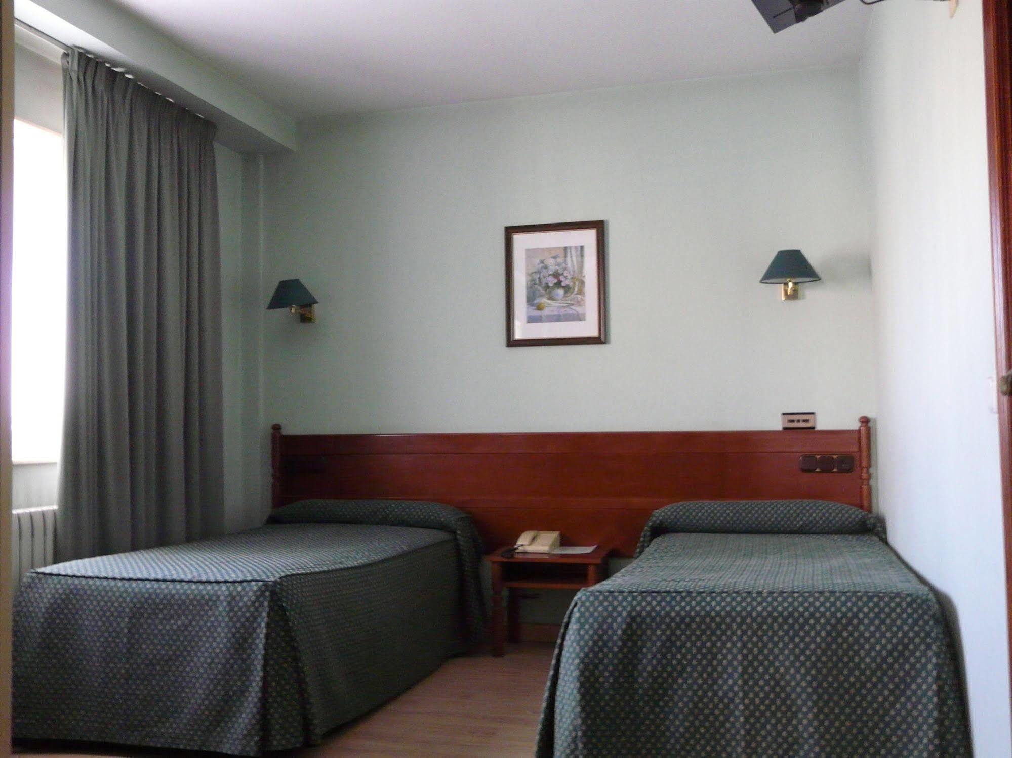 圣雅各布酒店 圣地亚哥－德孔波斯特拉 外观 照片